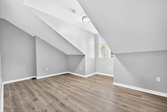 Building Photo - 517 Armandale St