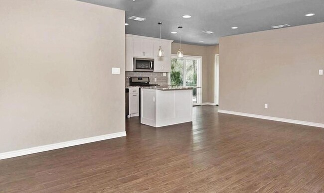 Building Photo - 3804 W Spurgeon St
