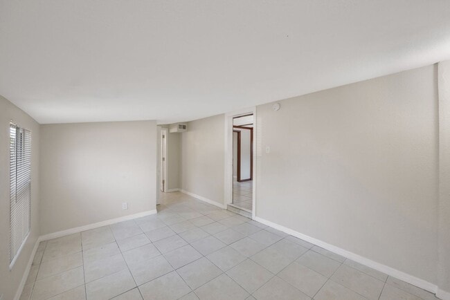 Building Photo - $1600 House on Corner Lot Ready by June 1,...