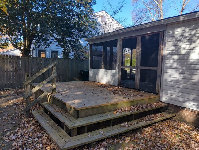 Building Photo - Beautiful 3bd/1.5ba with workshop and larg...