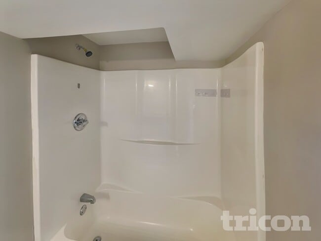 Building Photo - 385 Nectarine Dr