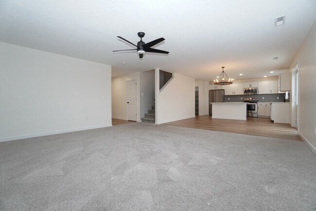 Building Photo - 1512 W Cub River Dr