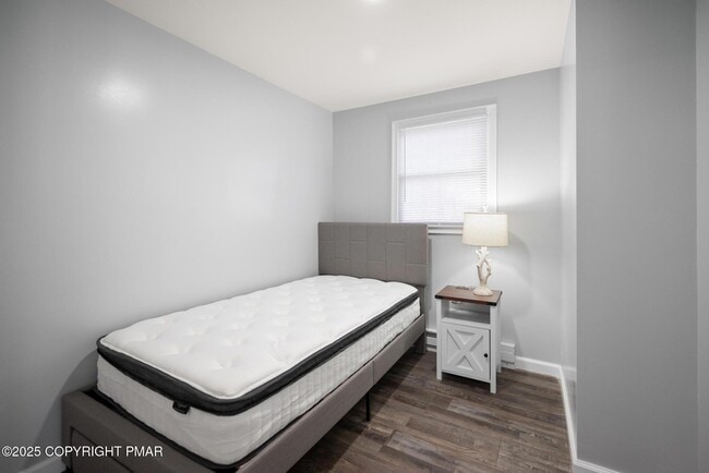 Building Photo - 202 Palomino Pl