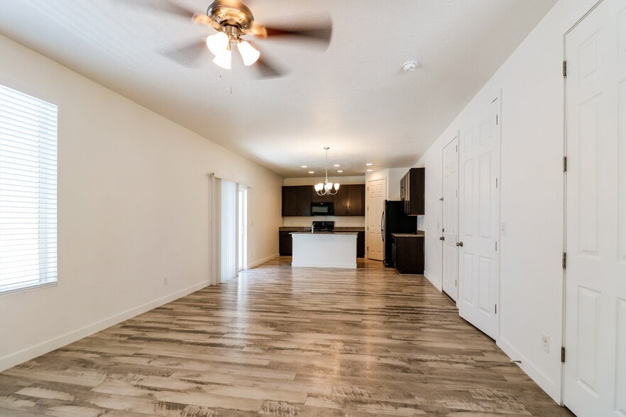 Building Photo - 13063 Summerdale Dr