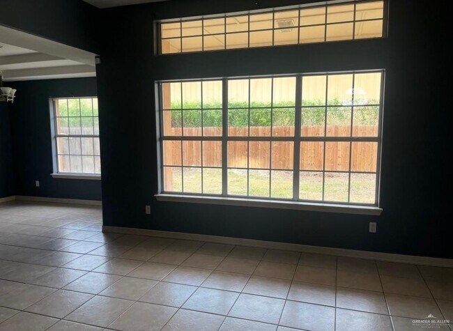 Building Photo - 18 N Yellow Brick Rd