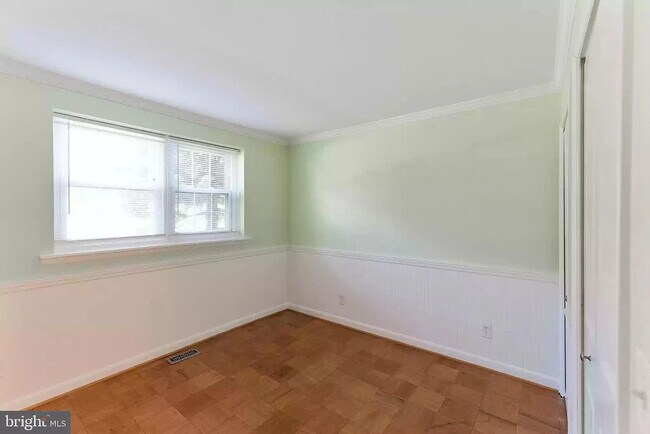 Building Photo - 221 Crocker Dr