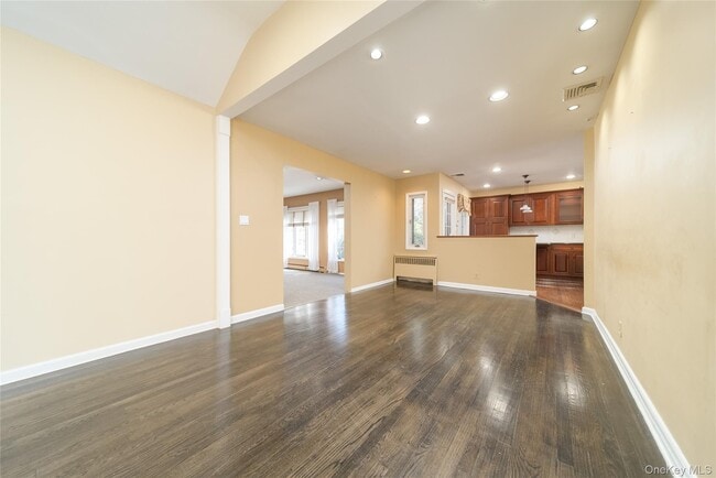 Building Photo - 143 Round Hill Rd