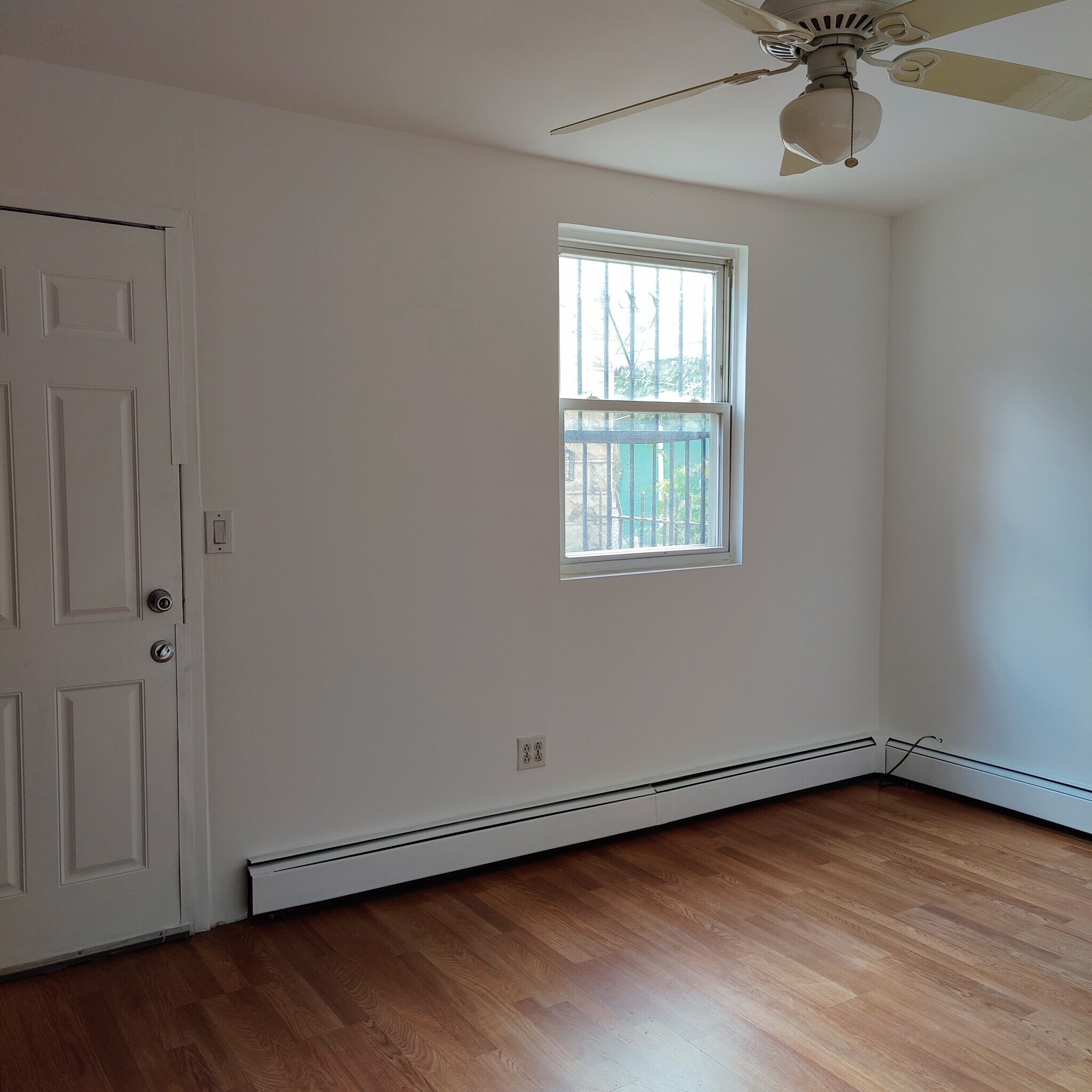 Rear First Floor Bedroom - 250 22nd St