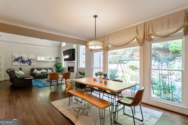 Building Photo - 3850 Glenhurst Dr