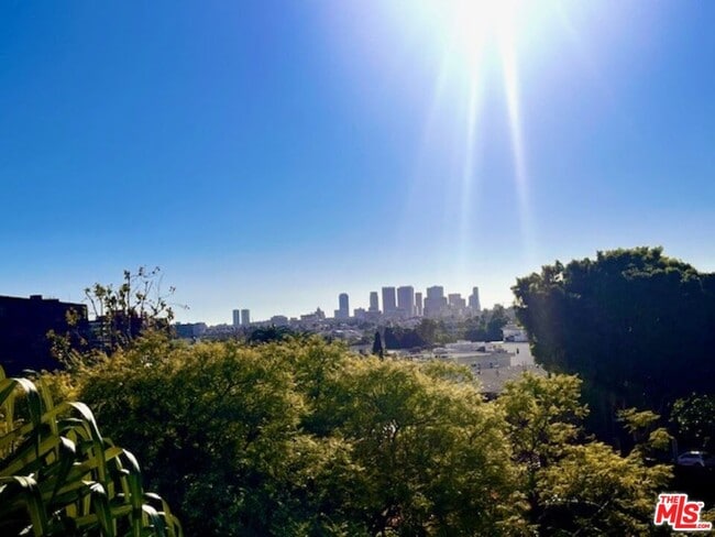 Building Photo - 8609 W Knl Dr