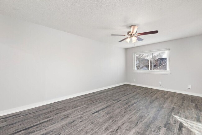 Interior Photo - GRAND TOWERS