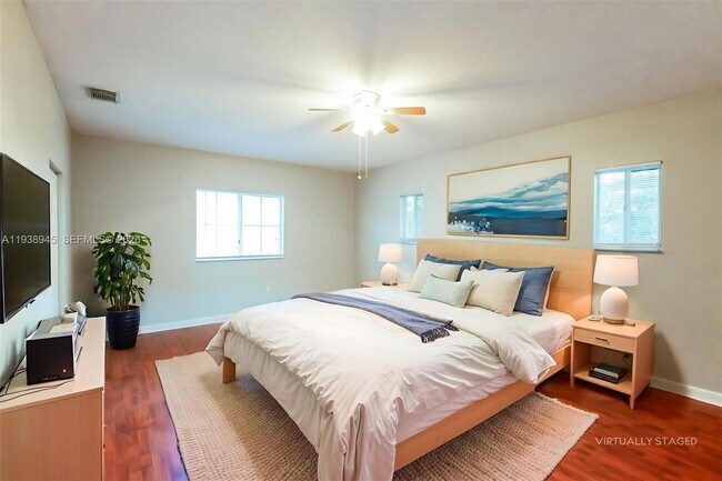 Building Photo - 377 NE 29th Terrace