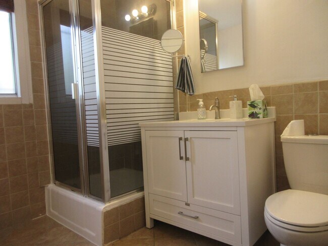 Building Photo - Adorable San Fernando home on O'Melveny