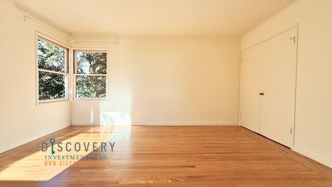 Building Photo - Mid-Century Montclair 3+ Bedroom with Filtered San Francisco Bay Views!
