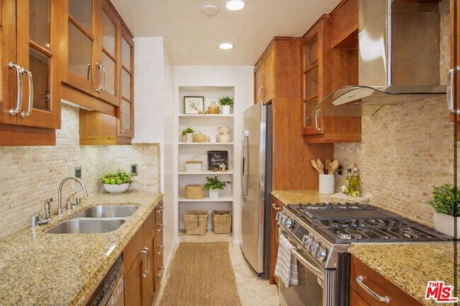 Building Photo - 1154 S Barrington Ave