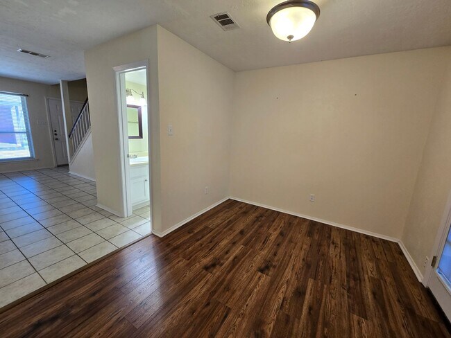 Building Photo - College Station -2 bedroom/ 2.5 bath - 2 story condo -Complex has a Pool.