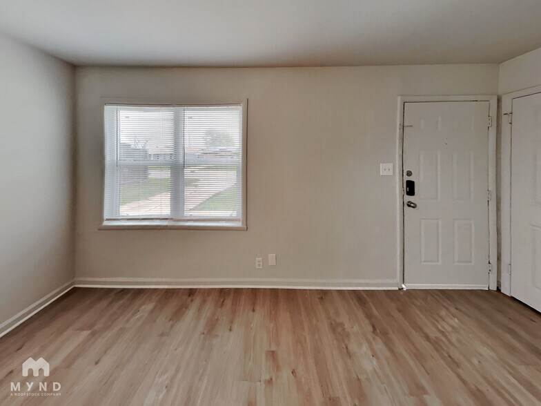 Building Photo - 604 Globe Ave