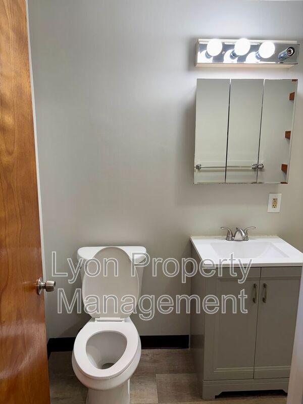 Building Photo - 50 Hedley Ave