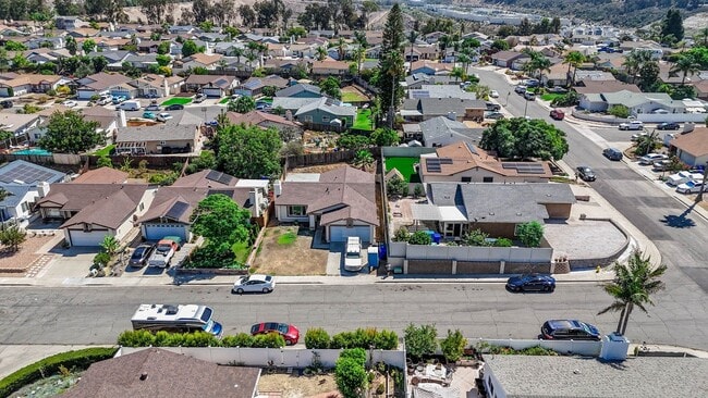 Building Photo - Fully Upgraded Mira Mesa Home w/solar pane...