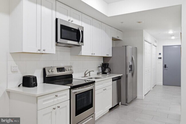 Building Photo - 925 N Broad St