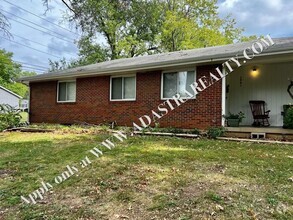 Building Photo - 2 Bed, 1 Bath Duplex in Overland Park-Avai...