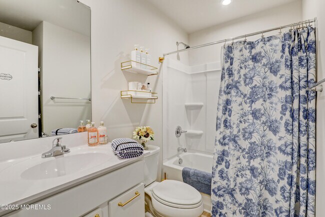 Building Photo - 1001 Cyprus Ct