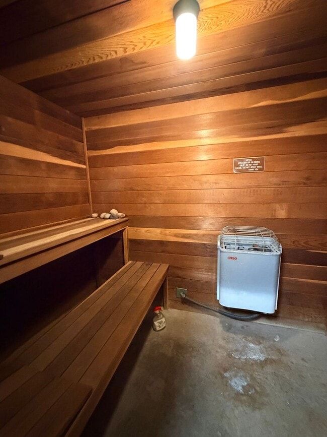 Building Photo - RESORT-STYLE 55+ LIVING — 1 BED / 1 BATH WITH PRIVATE LANAI & GOLF COURSE VIEWS! ? 1 MONTH FREE ?