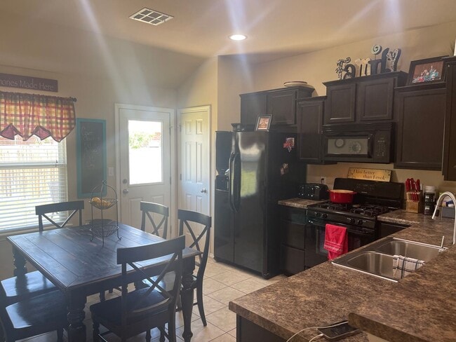 Building Photo - Bixby 3 bed 2 bath in quiet cul-da-sac!