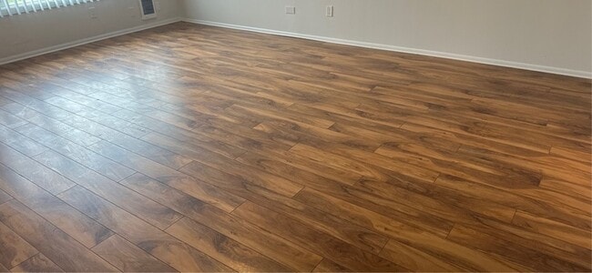 Building Photo - 750 N Main St