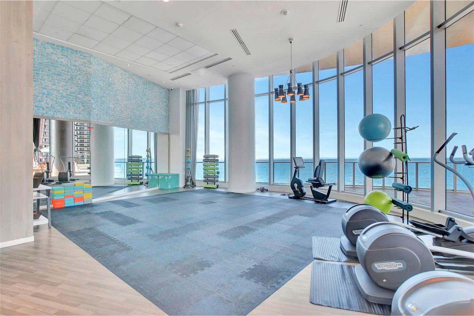 Building Photo - 4111 S Ocean Dr