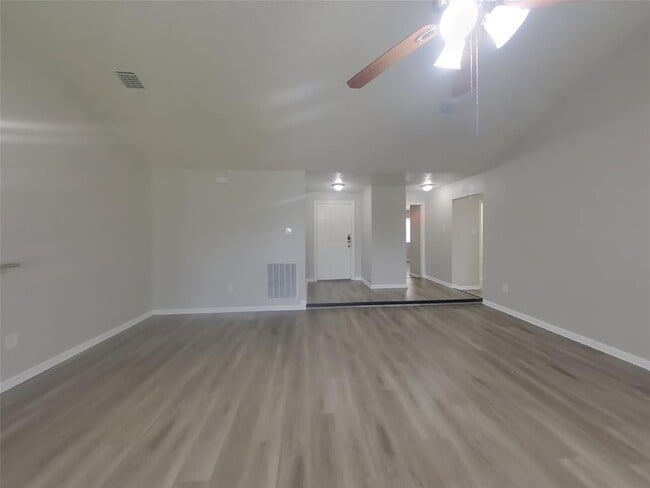 Building Photo - 1391 Tenderden Dr
