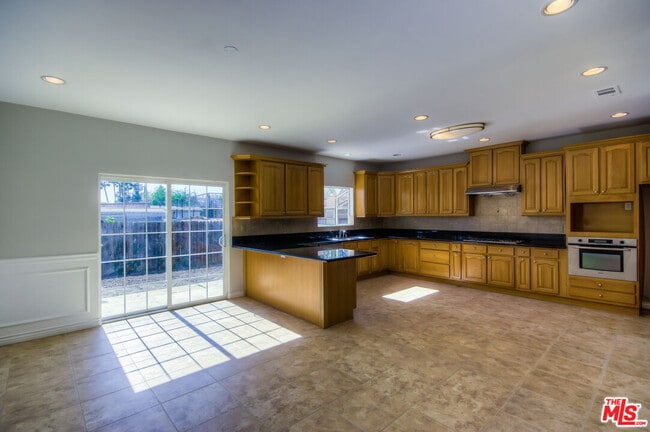 Building Photo - 18718 Lanark St