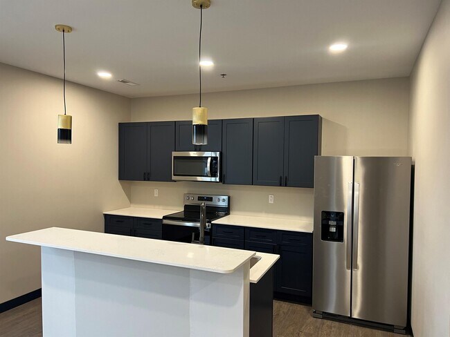 Building Photo - 104 E Market St