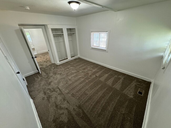 Building Photo - Fully Remodeled home in great location!