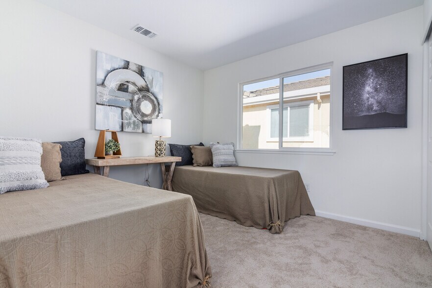 Building Photo - 411 Canyon Ct