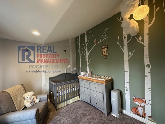 Building Photo - 3 bed 2 bath - House - Pet Friendly