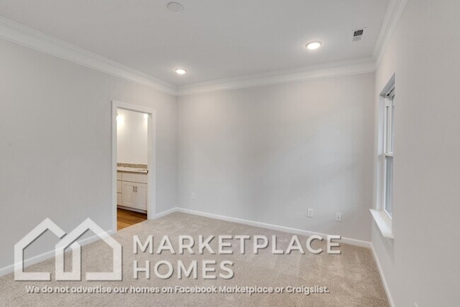 Building Photo - 3910 Standish Dr