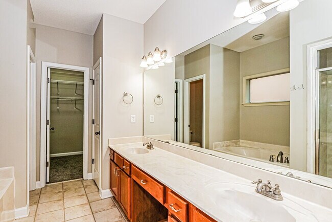 Building Photo - 1128 Casentino St