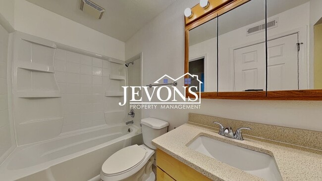 Building Photo - $990 rent credit if you move in by 11/30/25! 2-bedroom home with utilities included near I-405