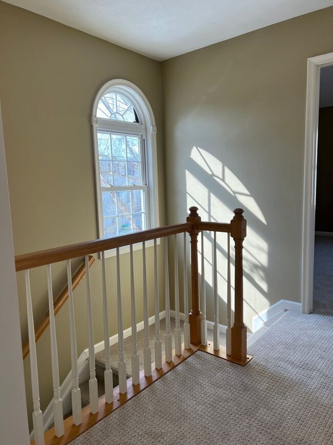 Building Photo - End Unit Townhome for Rent in Taylor Springs