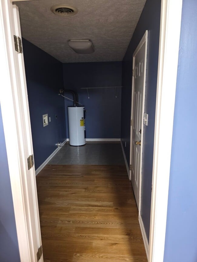 Building Photo - 103 Stanford Cir