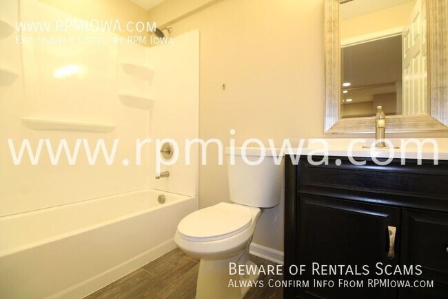 Building Photo - FINISHED BASEMENT!!! 4 Bedroom, 3 Bath Hom...