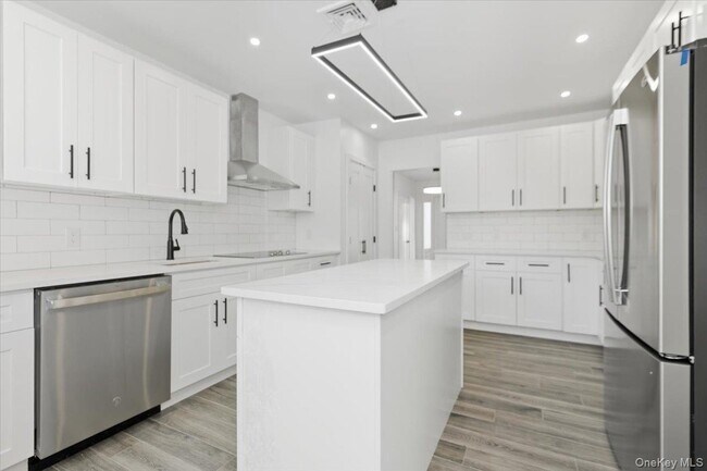 Building Photo - 559 Linda Ln