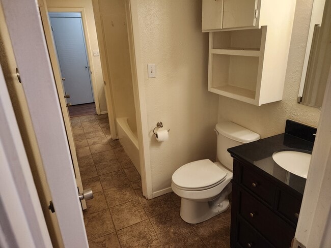 Building Photo - 307 Lone Star Ln