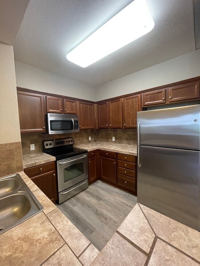 Building Photo - 2133 Krisron Rd