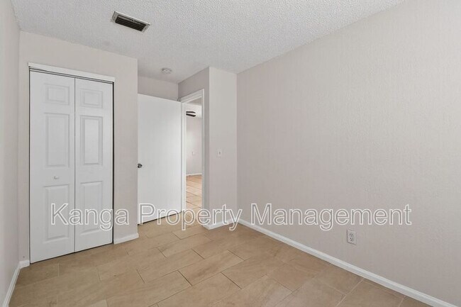 Building Photo - 1618 W 26th Ct