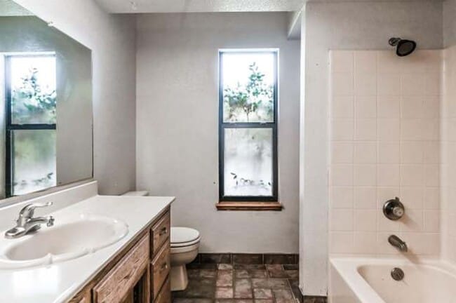 Building Photo - Great Ridgecrest 4 Bedroom Home