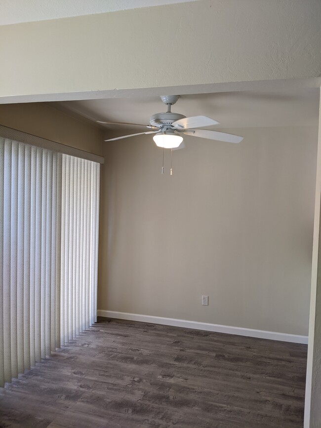 Dining area - 433 Vasquez Ct