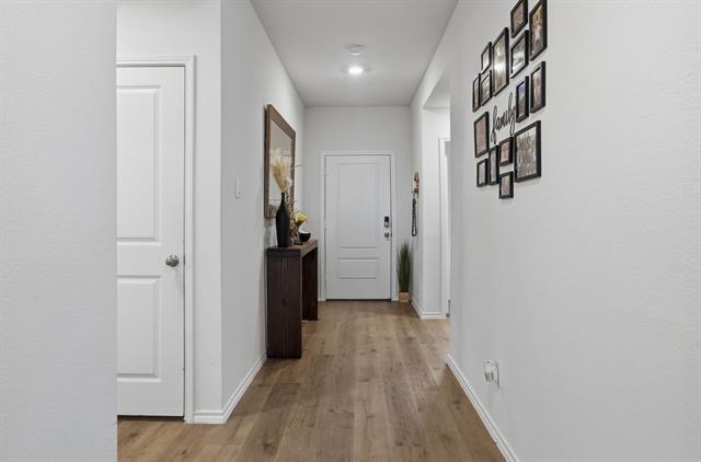 Building Photo - 124 Creek End Dr