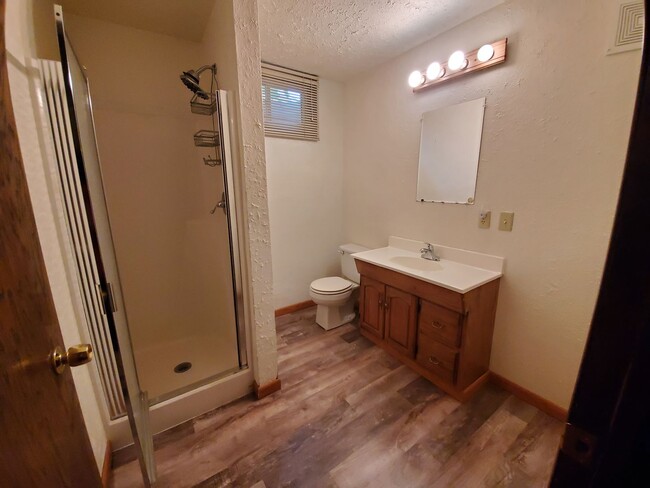 Building Photo - 3 bed 2.5 bath townhouse